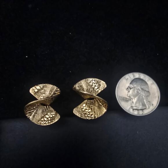 Sarah Coventry Gold Tone Twisted Earrings Clip On Vintage Jewelry - Picture 5 of 5